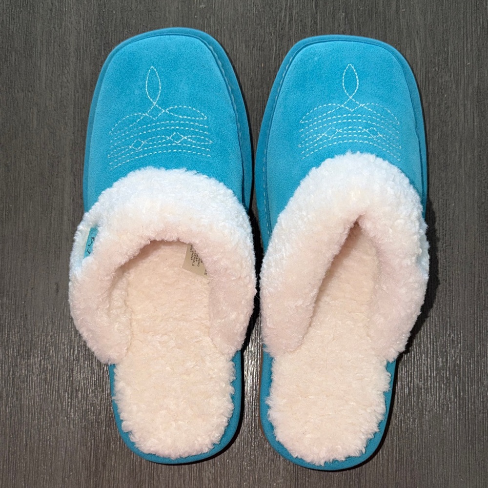 Plush Women's Slippers in Sky Blue and Cream
